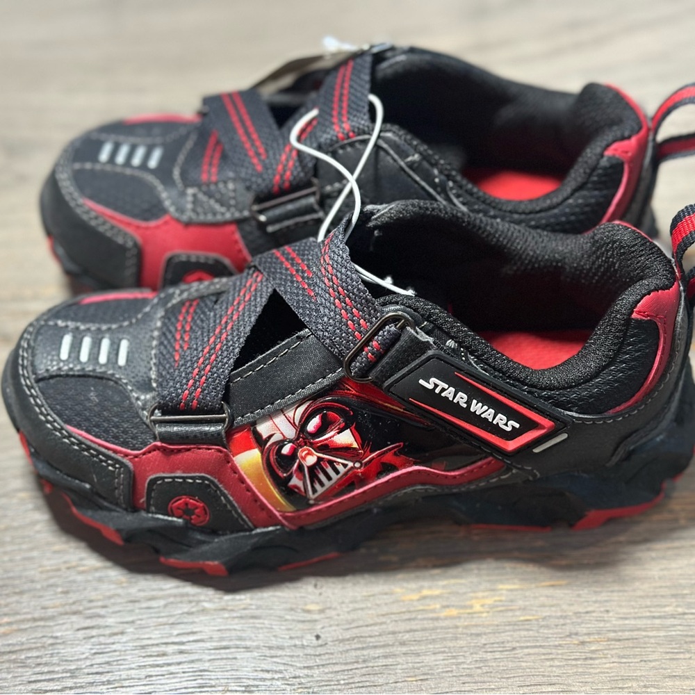 NWT Star Wars Darth Vader Velcro strap Light up Sneakers - Black and Red size 12